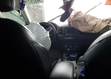 2018 Jeep Compass Latitude из США, поврежденный, VIN 3C4NJDBB0JT103643